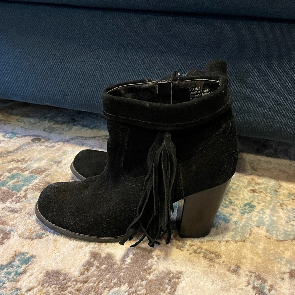 Sbicca black suede tassel booties